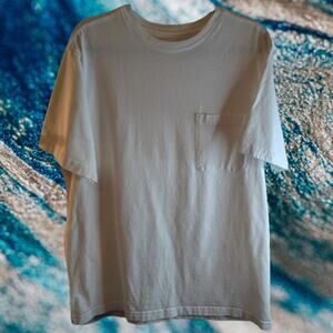 Outdoor Life large short sleeve chest pocket 100% cotton men's t-shirt.